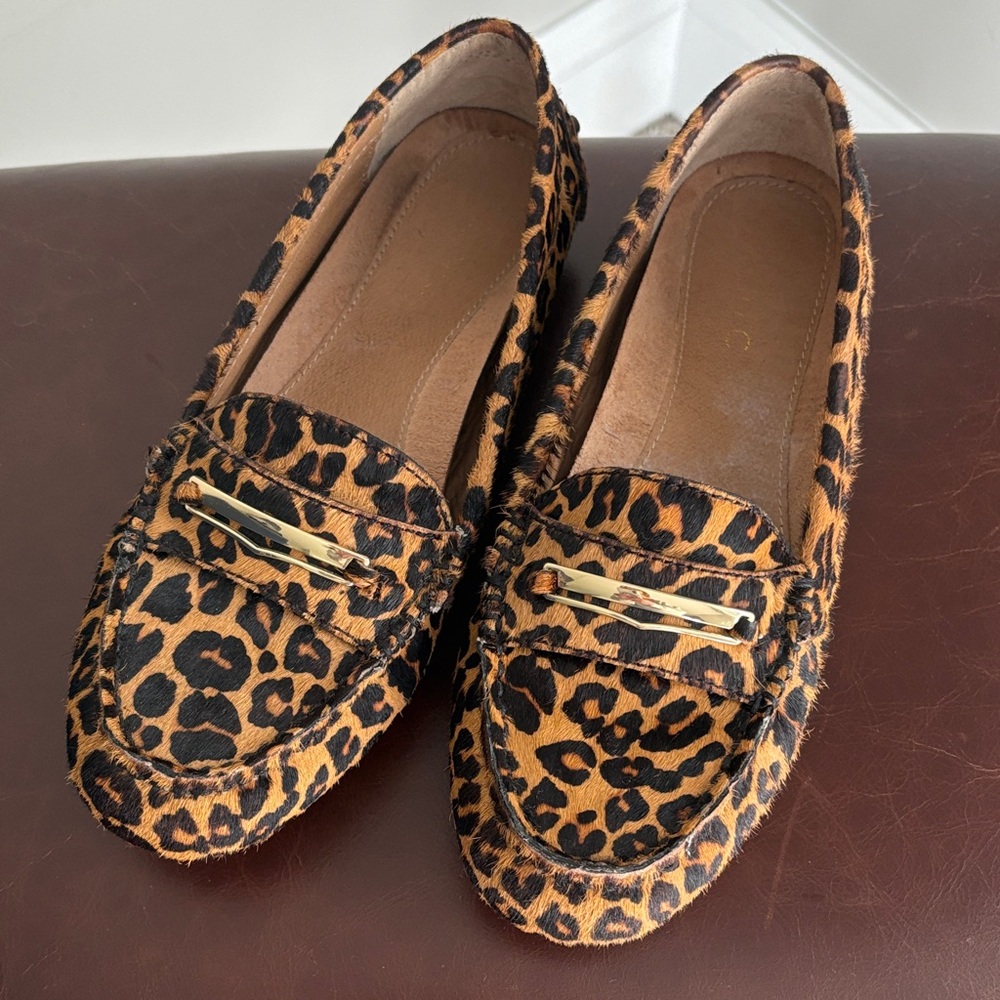 Vionic Animal Print Loafers size 6 - like new